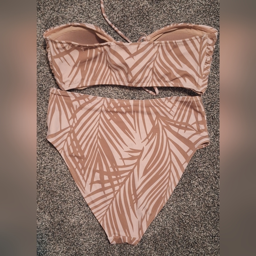 Joe Fresh Collab Roxy Earle Swim - Picture 3 of 7